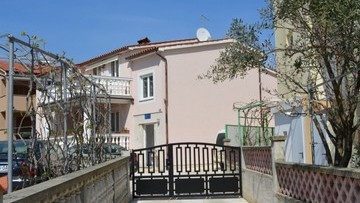 House with 5 apartments Fažana